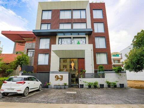 Saltstayz Premier - Cyber Hub