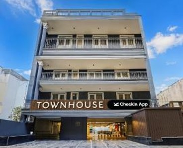 Super Townhouse Oak Udyog Vihar